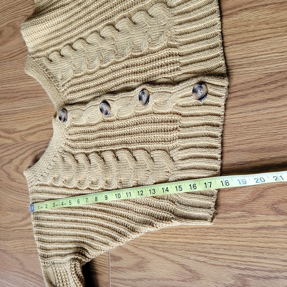 moon& Madison  vneck croptop knit sweater size XS color mustard - Picture 9 of 10